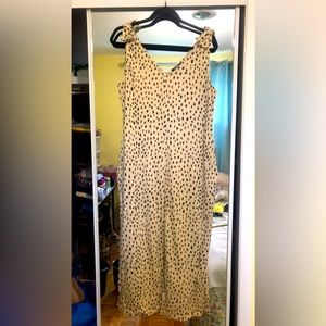 Oversize Jumpsuit 3/4 with side pockets and large legs (and it’s stretches!)